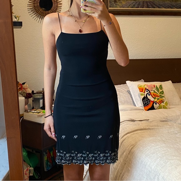 Little Black 90’s dress - Picture 3 of 4